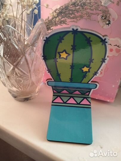 Подставка для телефона в виде кактуса из дерева