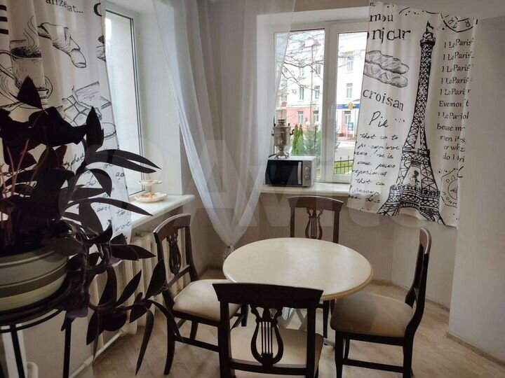 2-к. квартира, 55 м², 1/6 эт.