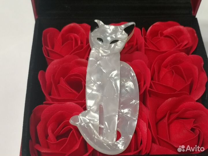Брошь пластик лиса белая