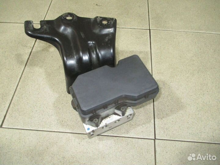 Блок ABS (насос) Toyota Corolla (E150)