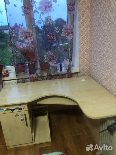 Компьютерный стол и угловой