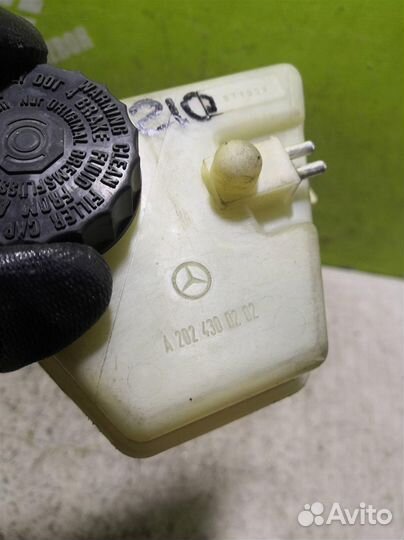 Бачок главного тормозного цилиндра Мерседес Бенз