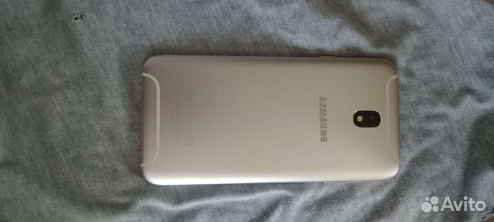 Телефон Samsung J7