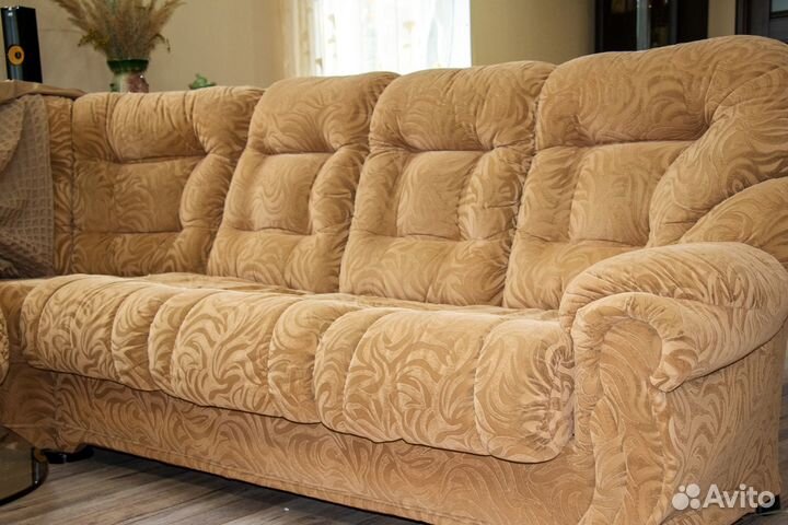 Угловой диван в гостиную