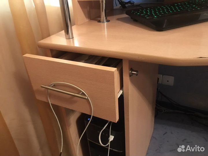 Компьютерный стол