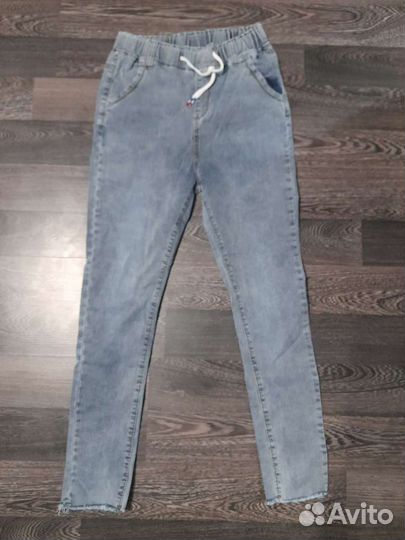 Джинсы женские