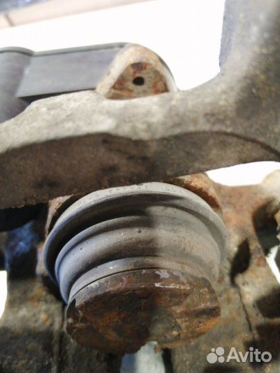 Суппорт задний левый Volkswagen Passat B7 CDA 2011