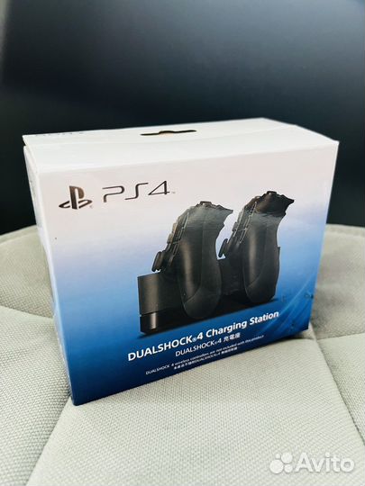 Док станция для зарядки геймпадов PS4/PS5