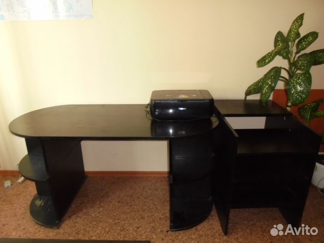 Подставка-полочка чёрного цвета