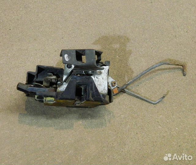 Замок двери передней правой Corolla Е110