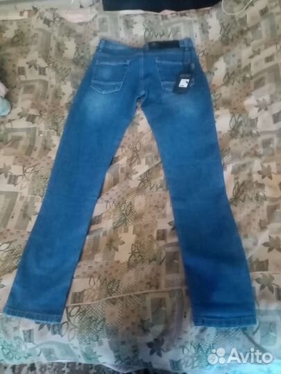 Продаю джинсы