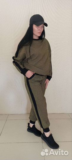 Спортивный костюм женский