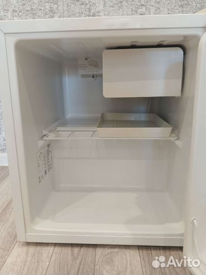 Минихолодильник с морозильной бу
