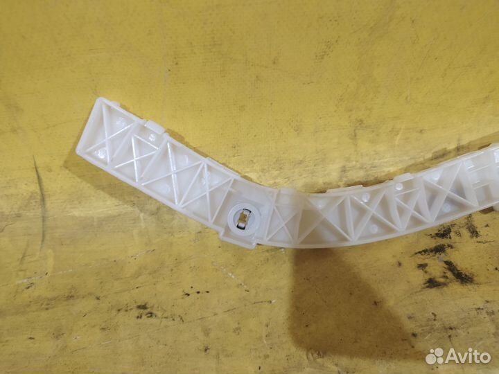 Направляющая заднего бампера левая lancer X