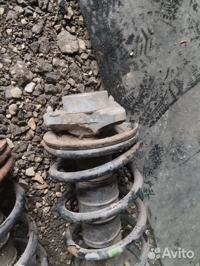 Передние амортизаторы