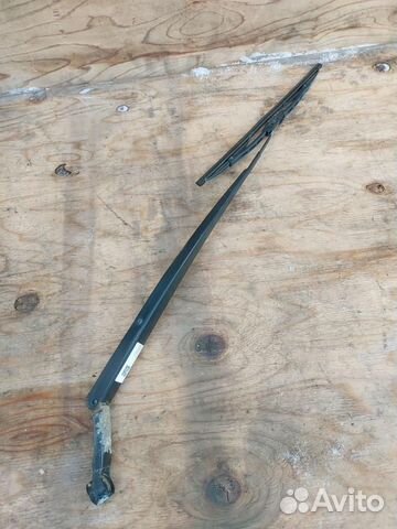 Поводок стеклоочистителя правый Toyota Prius 2