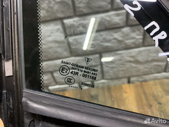 Porsche Panamera Стекло двери передней правой