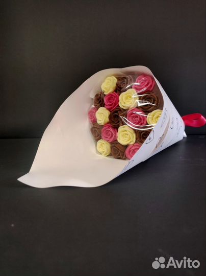 Букет - 19 Роз из Белого и Молочного Шоколада