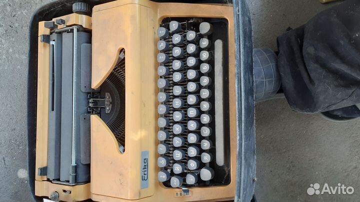 Печатная пишущая машинка