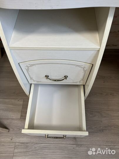 Угловой письменный стол