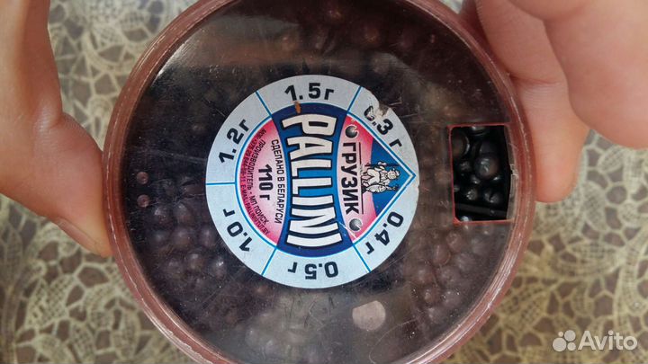 Грузики для рыбалки и крючки разные размеры и грмы