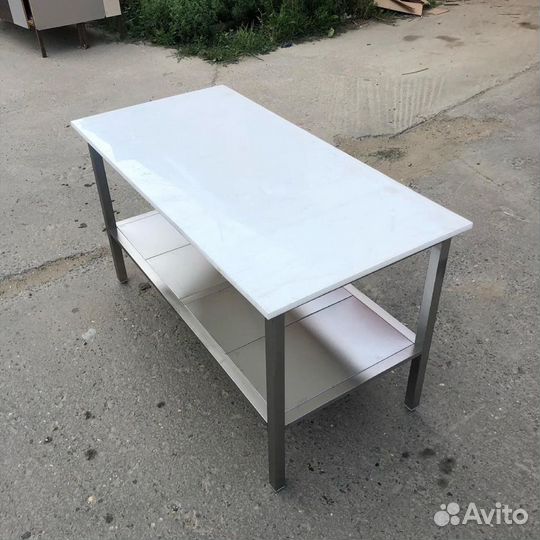 Стол со столешницей из полипропилена