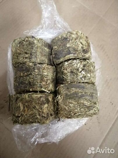 Сено в брикетах