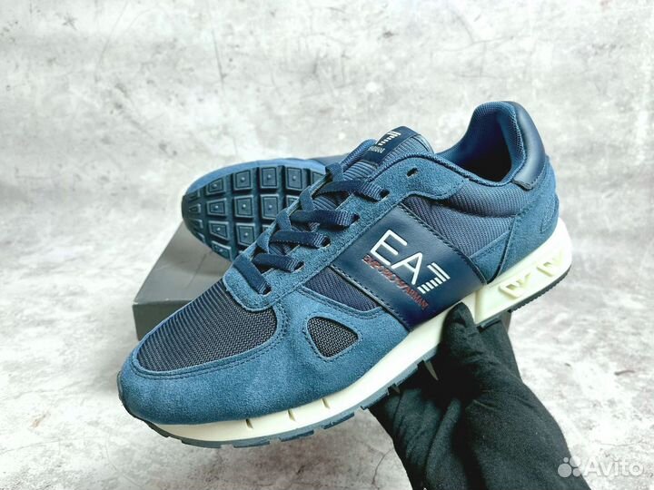 Кроссовки Armani долговечные