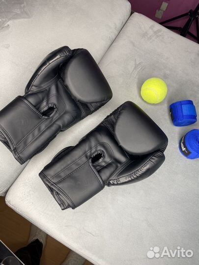 Боксерские перчатки 10 oz venum