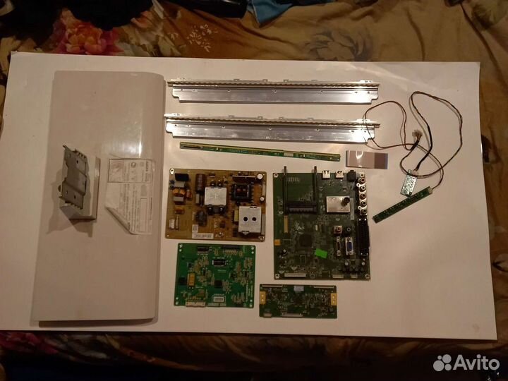 Sony KDL-40BX420, Philips 50PUS7956/60, Samsung LE