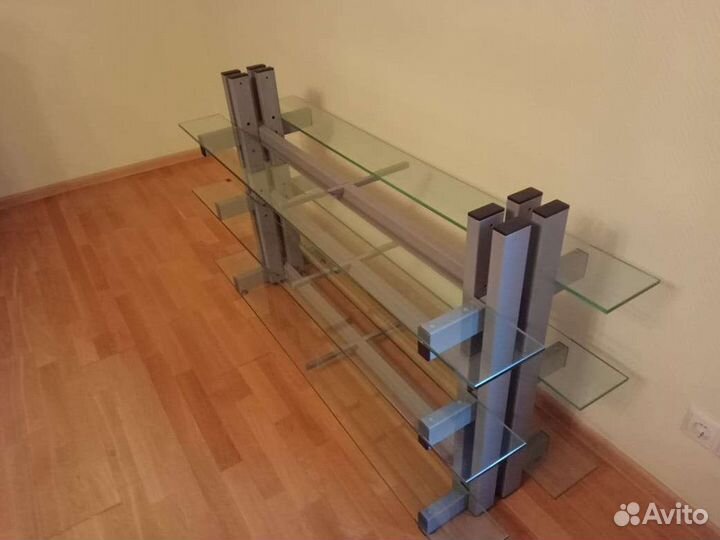 Стеклянная полка под тв