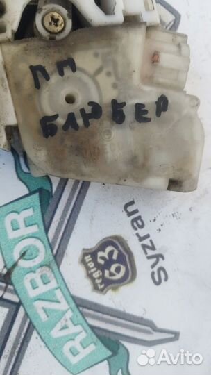 Замок Nissan Bluebird, правый передний