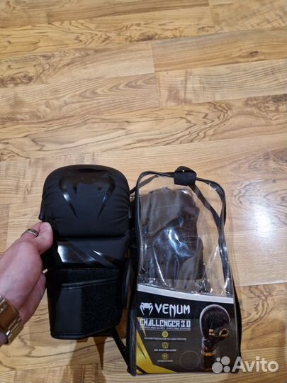 Новые перчатки Venom