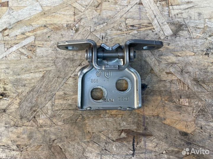 Петля двери задняя левая Renault Sandero Stepway