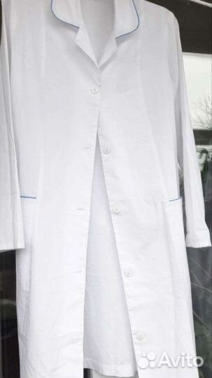 Медицинские белые халаты
