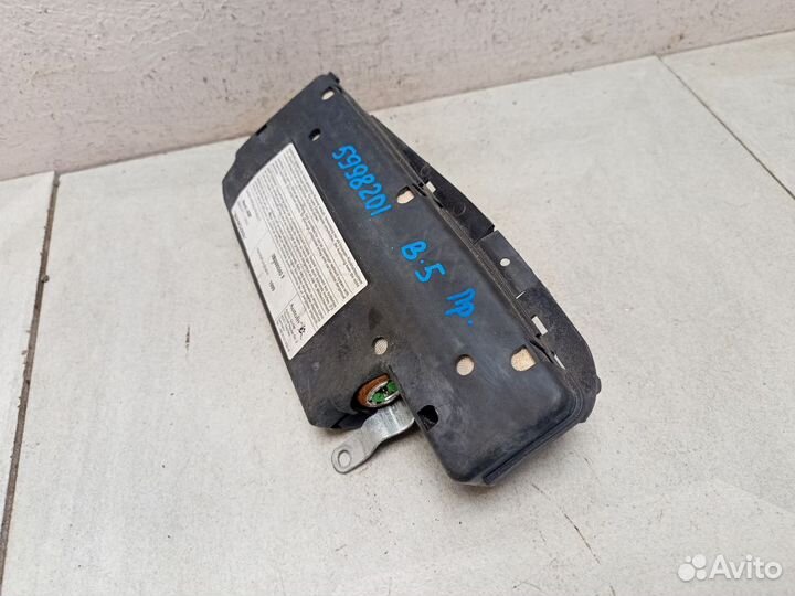 Подушка безопасности в сиденье переднее