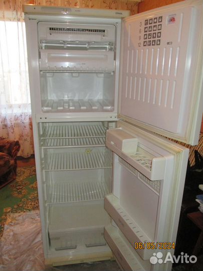 Холодильник - морозильник двухкамерный Stinol 110