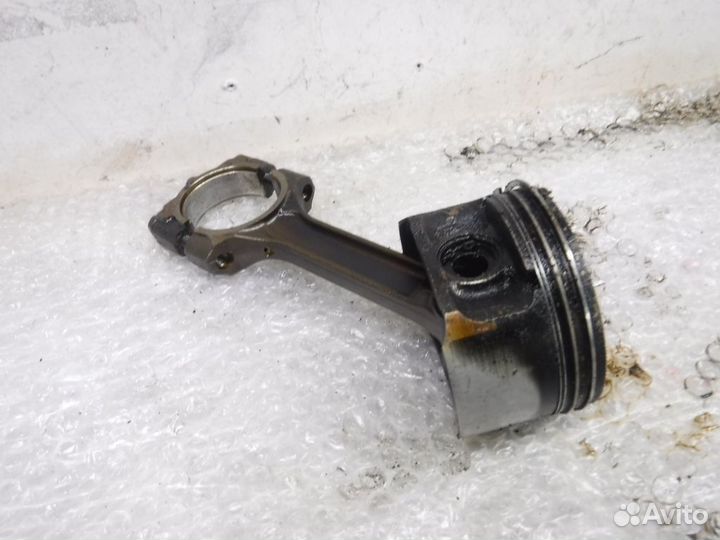 Поршень с шатуном Ниссан