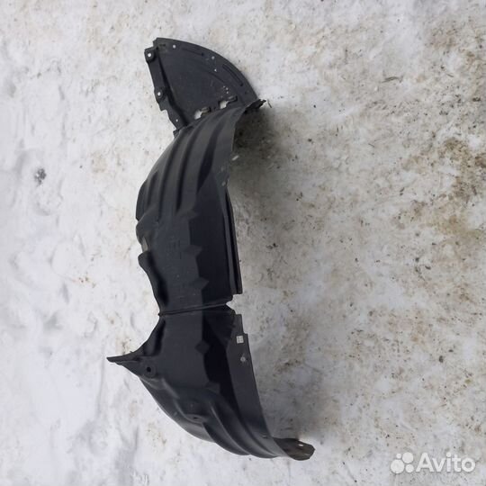 Подкрылок передний правый Mazda 6