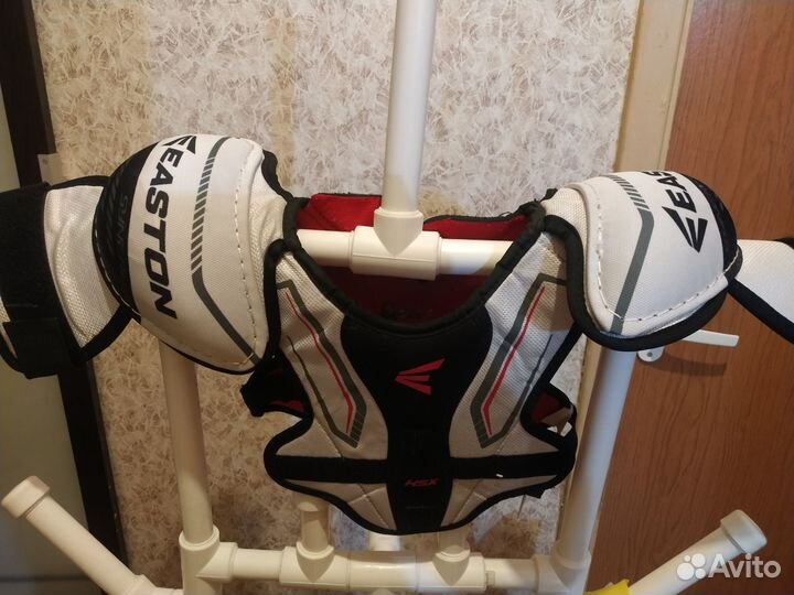 Нагрудник, щитки, налокотники полевого игрока