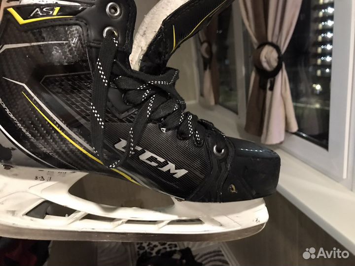 Коньки хоккейные профессиональные CCM