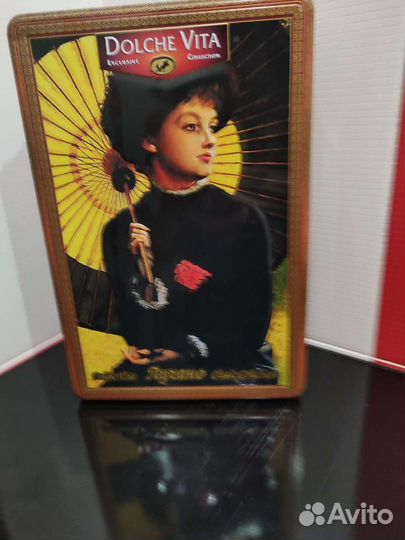 Подарочная жестянная коробка