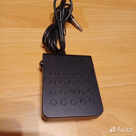 Фирменная педаль сустейна casio