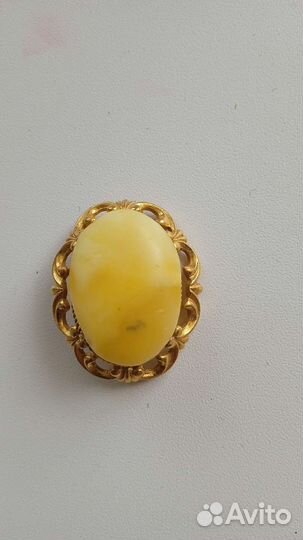 Брошь янтарь