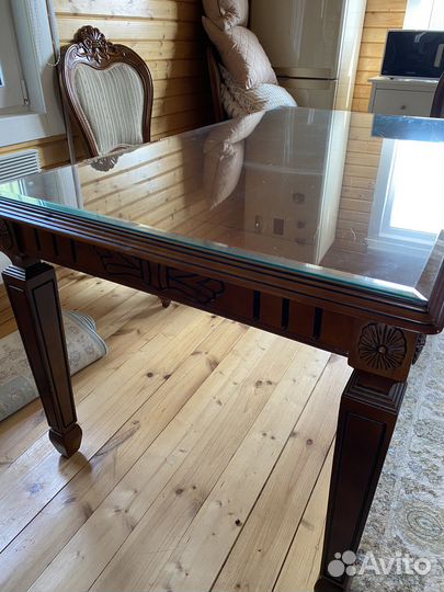 Стол обеденный