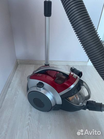 Пылесос LG Kompressor vk89383hu