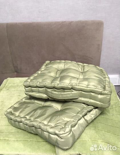 Плед и декоративные подушки