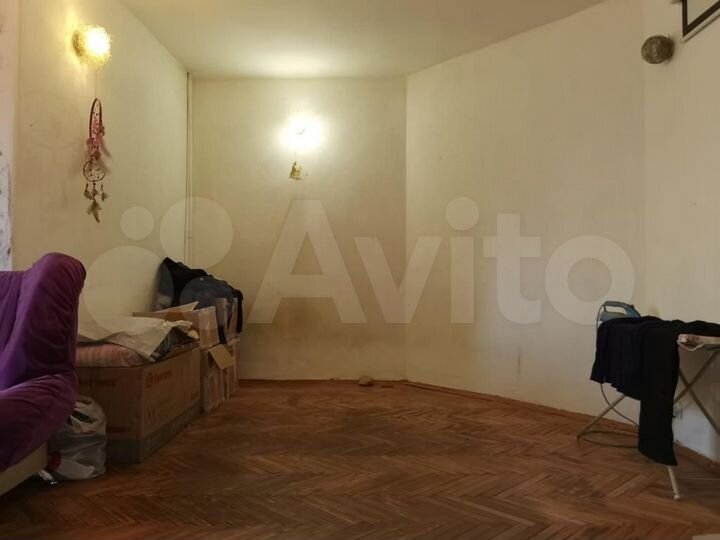 2-к. квартира, 76 м², 2/4 эт.