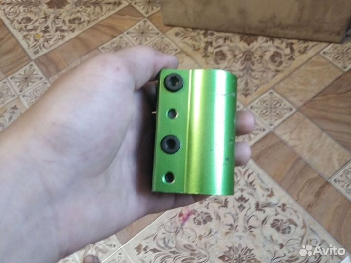 Зажим 4 болта для трюкового самоката