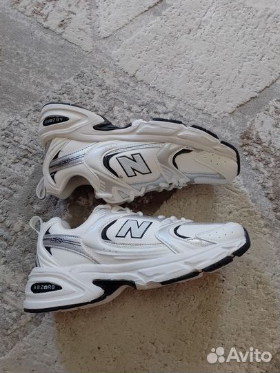 New balance белые